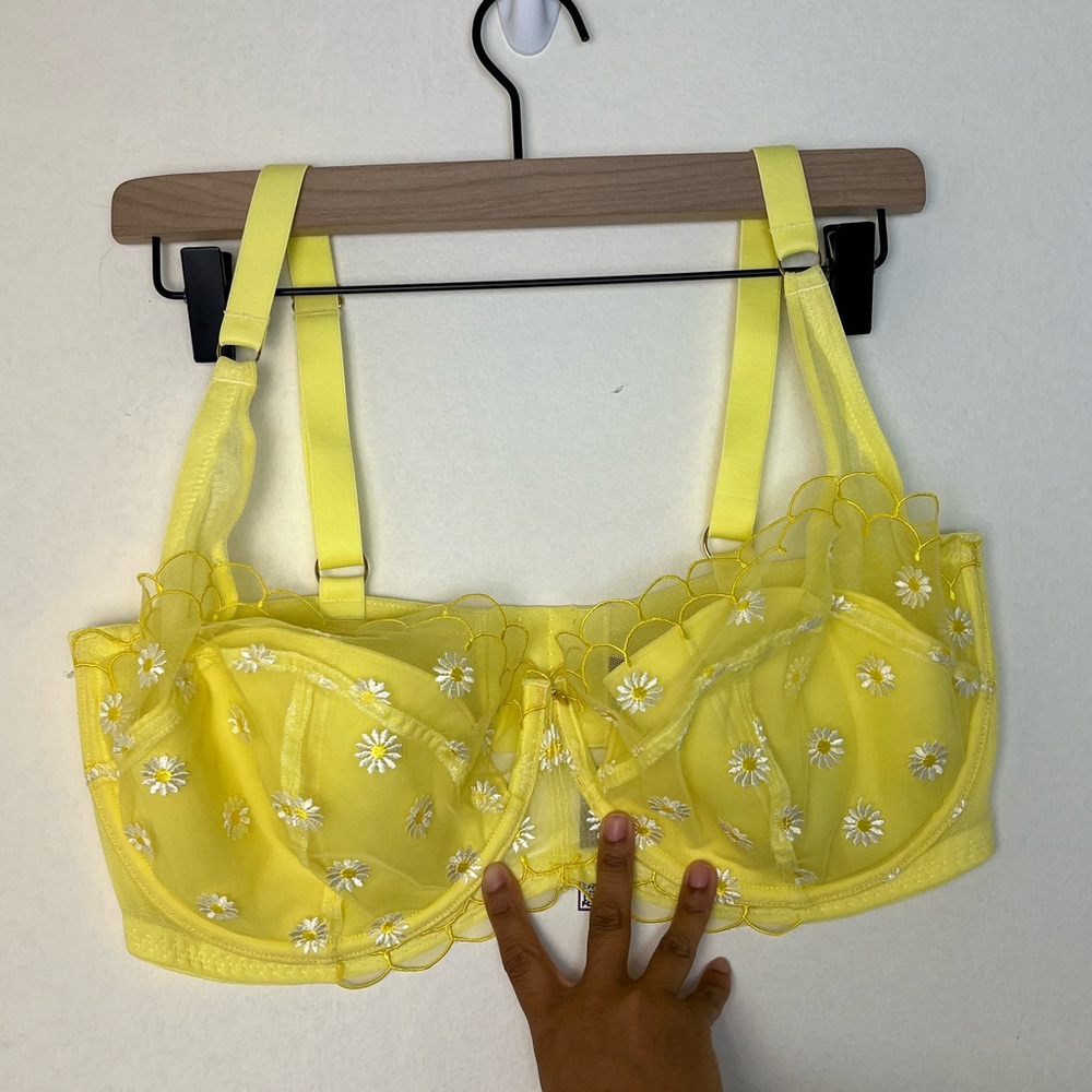 NWT 38G Bettie Contour Plus Yellow